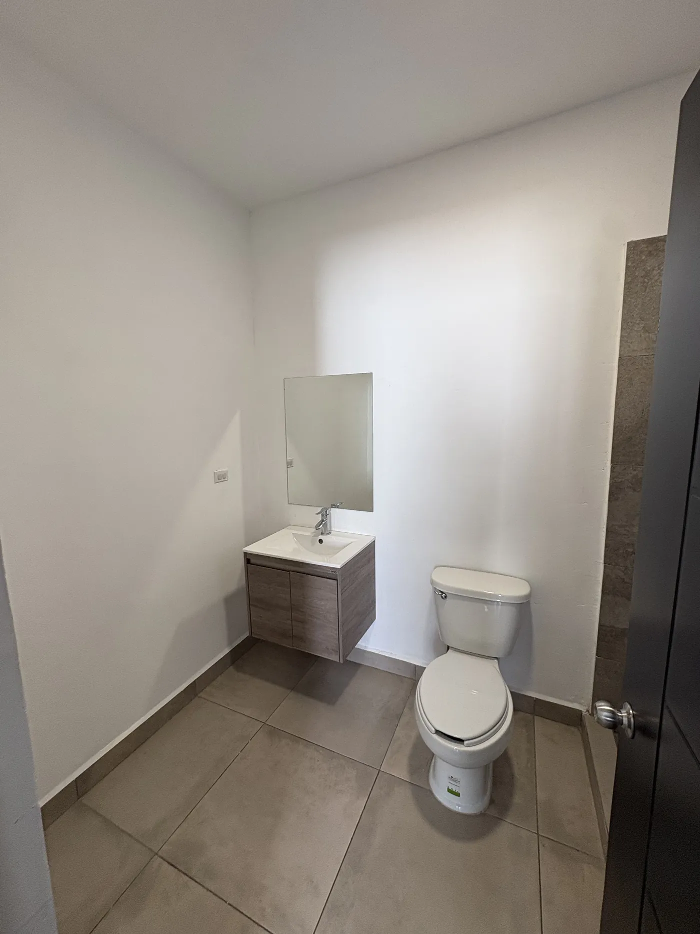 Baño completo del departamento